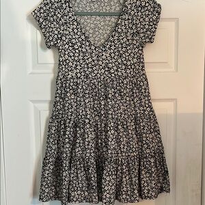 Short sleeved floral short dress